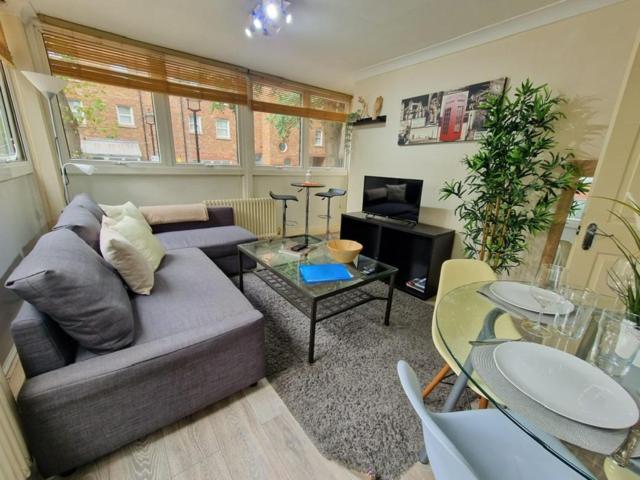 2 Bedrooms Flat In Great Location! ลอนดอน ภายนอก รูปภาพ